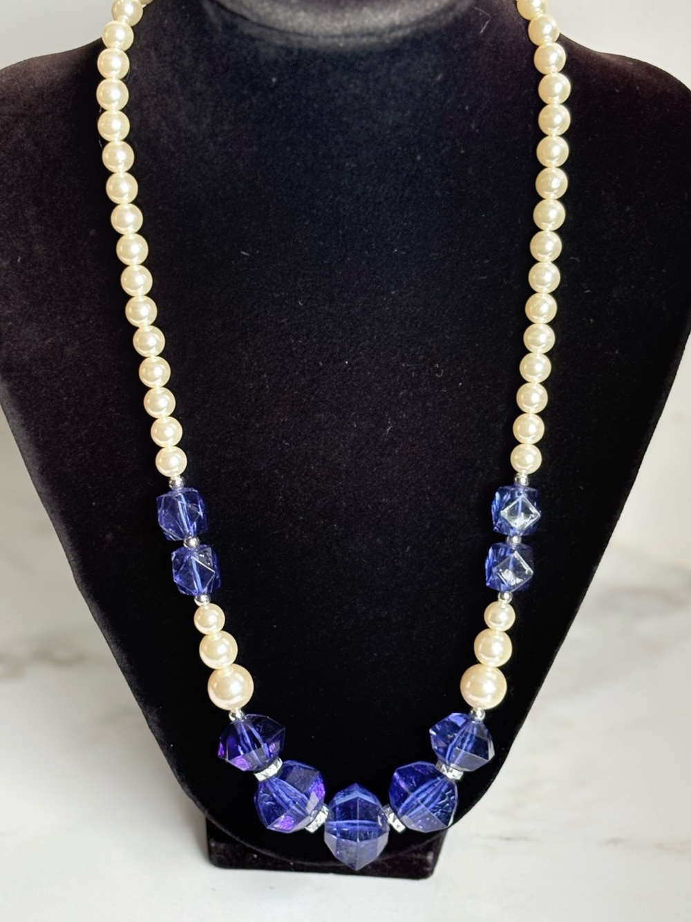 Vintage Avon 1986 Sapphire Blue Faceted Bead & Pearl Statement Necklace